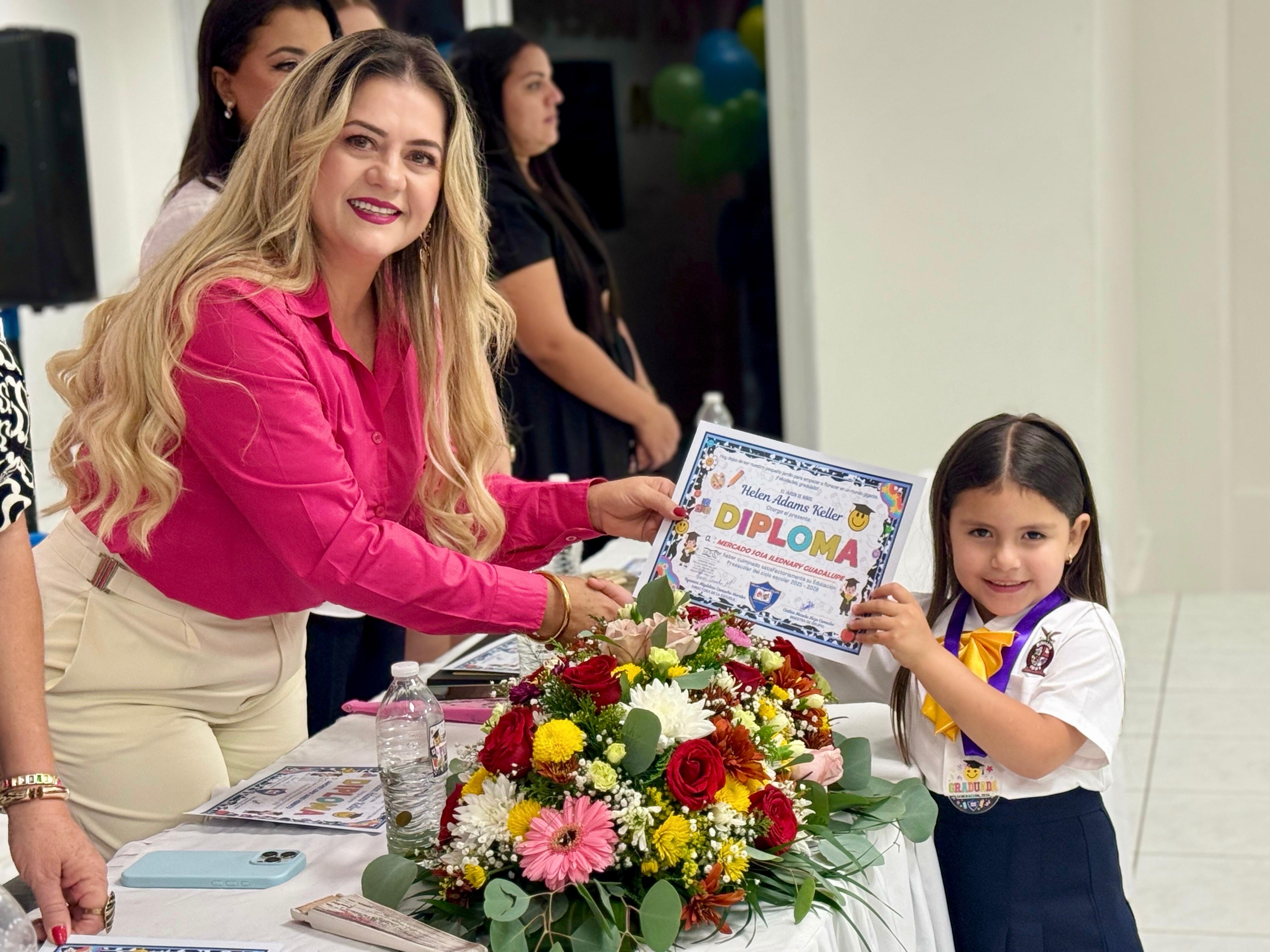 El H. Ayuntamiento de Angostura a través del presidente Municipal Alberto el Capy Rivera felicita a los graduados del Jardín de Niños Helen Adams Keller generacion 2024-2026