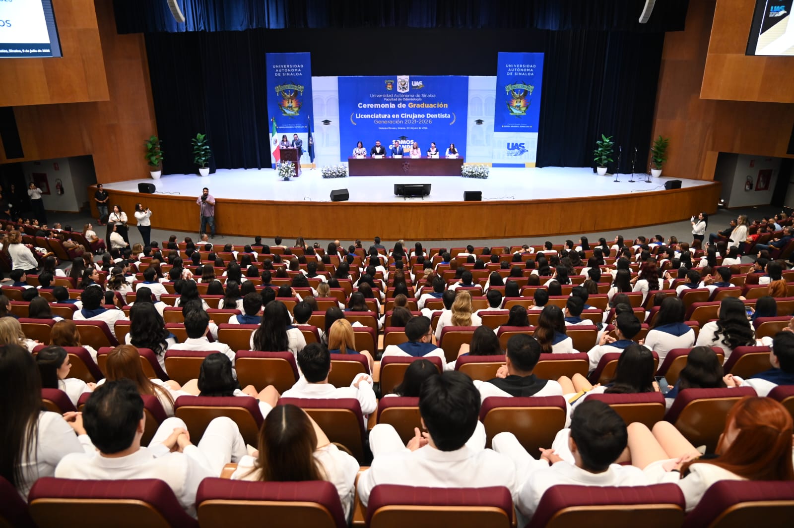 Con altos estándares de calidad y sentido humano, egresan 300 nuevos cirujanos dentistas de la Generación 2021-2026 de la Facultad de Odontología