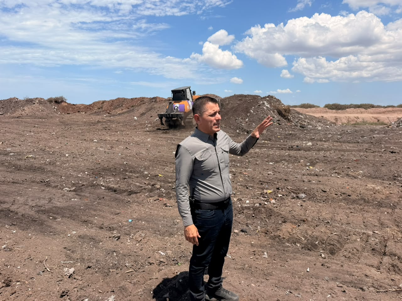Presidente Municipal Alberto el Capy Rivera Camacho supervisa mantenimiento del basurón en la sindicatura de Gato de Lara
