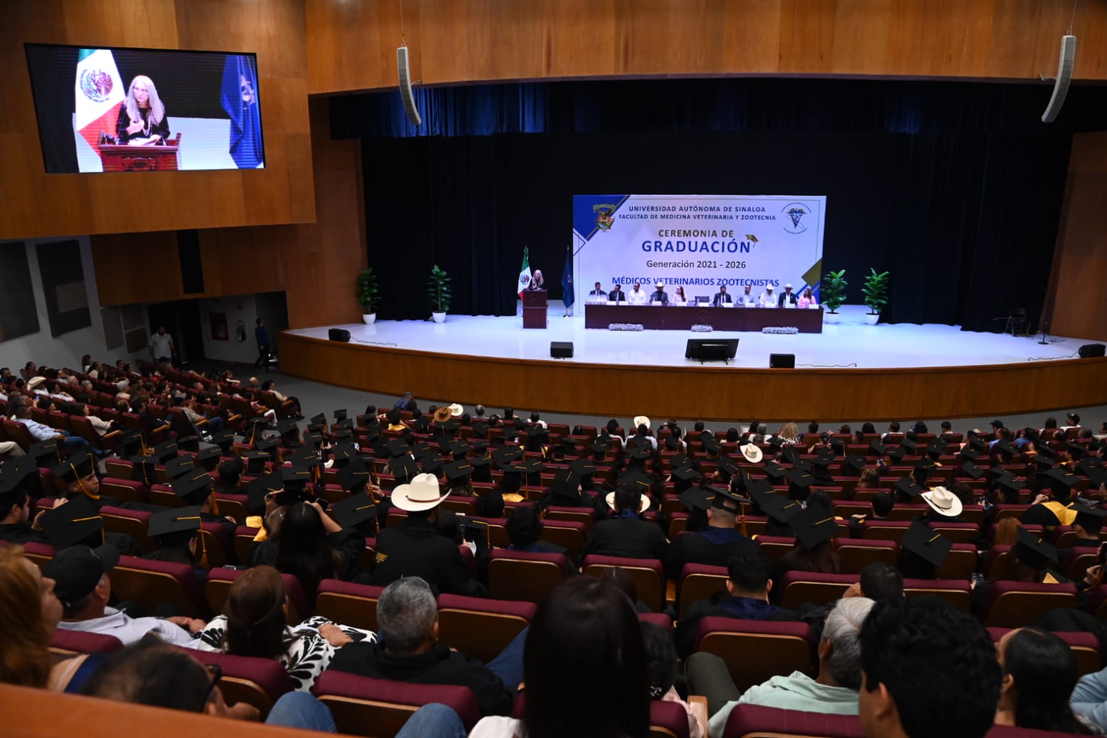 Egresa de la UAS la generación 41 de Medicina Veterinaria y Zootecnia; refrendan compromiso con el desarrollo de Sinaloa; 246 profesionales se integran al sector productivo