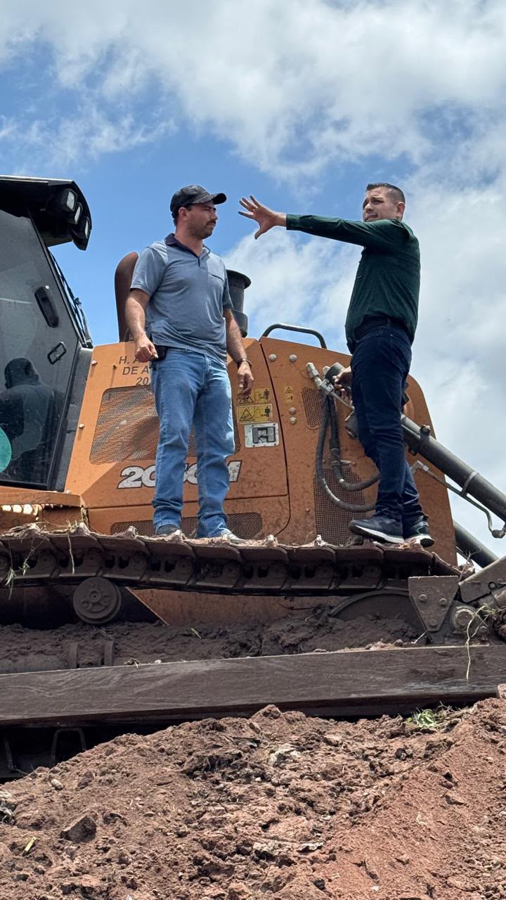 Presidente Municipal Alberto el Capy Rivera Camacho supervisa mantenimiento del basurón de Estación Acatita