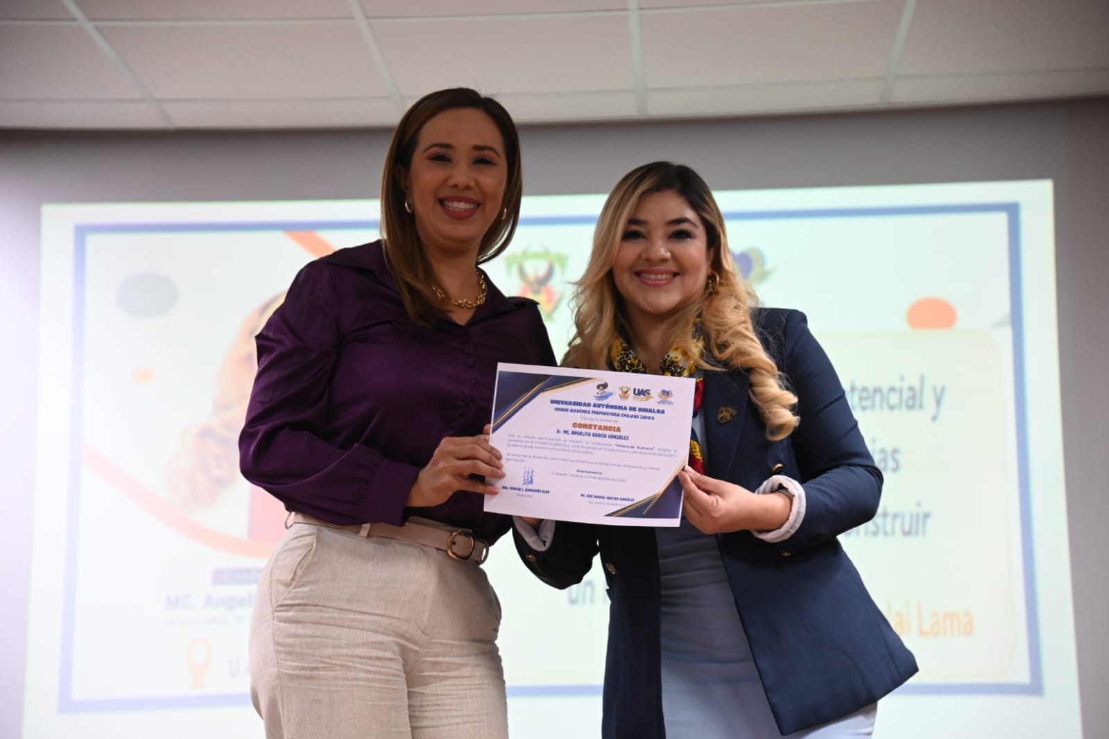 Impulsa Bienestar Universitario la disciplina y el desarrollo personal institucional, con conferencia sobre Potencial Humano en la Preparatoria Emiliano Zapata