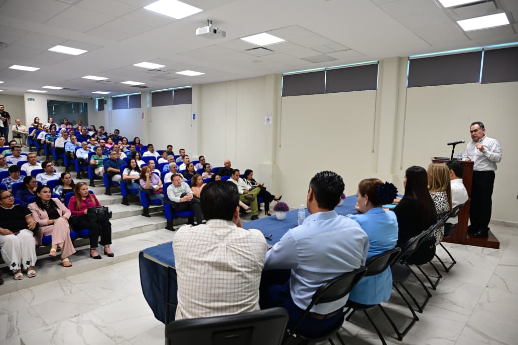 Encabeza el Rector Jesús Madueña reunión de trabajo con directivos de la Zona Centro para fortalecer acciones rumbo al nuevo ciclo escolar, ajustando estrategias con unidad y coordinación