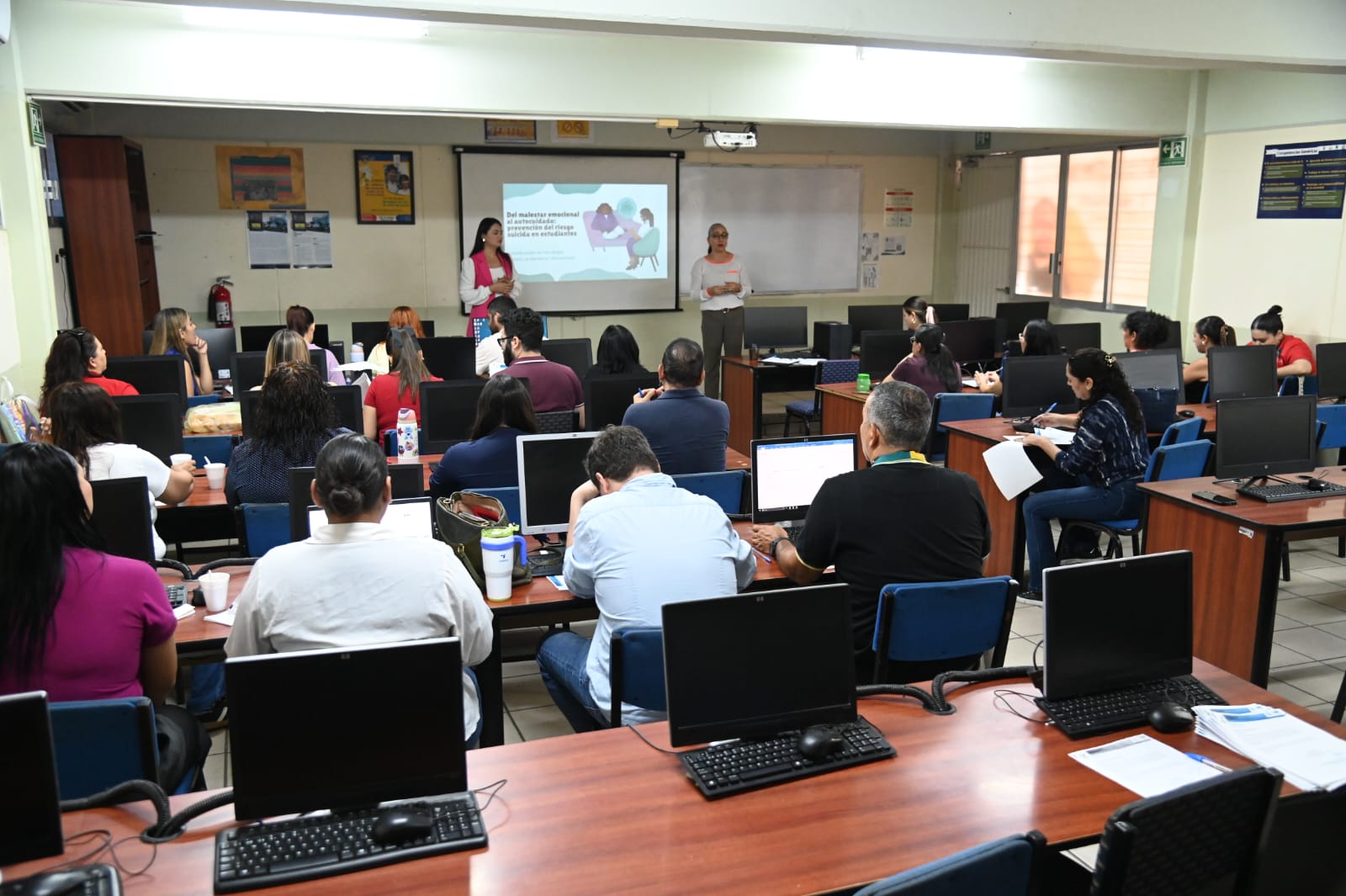 Capacita Bienestar Universitario a docentes de la Preparatoria Augusto César Sandino de la UAS en prevención del riesgo suicida y autocuidado
