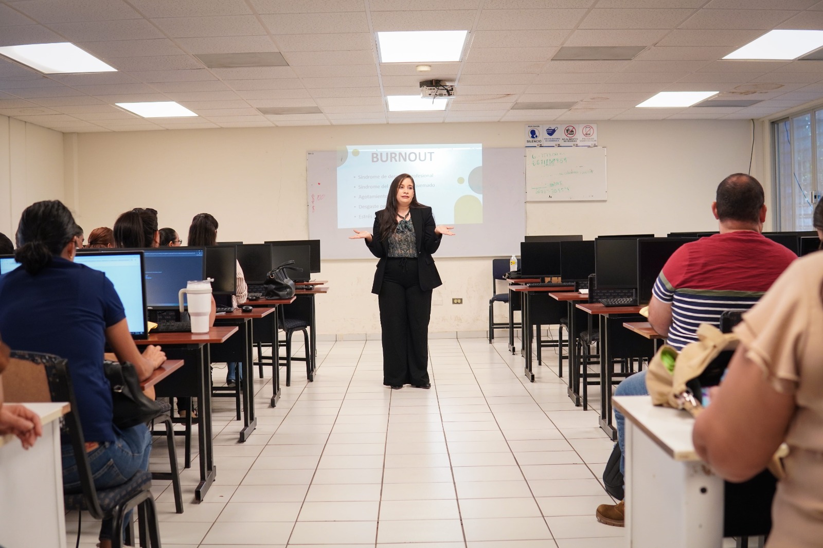 Impulsa Bienestar Universitario taller de prevención y manejo del burnout para personal docente y administrativo en la Preparatoria Rafael Buelna