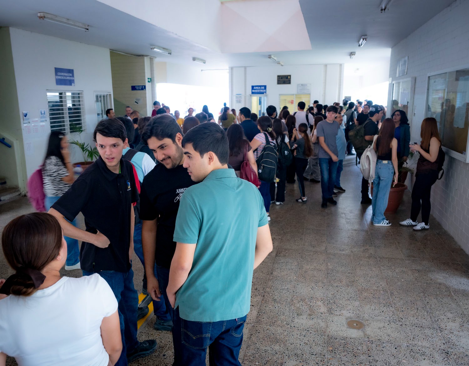 Llenan de energía Ciudad Universitaria en el arranque del nuevo ciclo escolar en la UAS; regresan a las aulas rosalinas miles de estudiantes