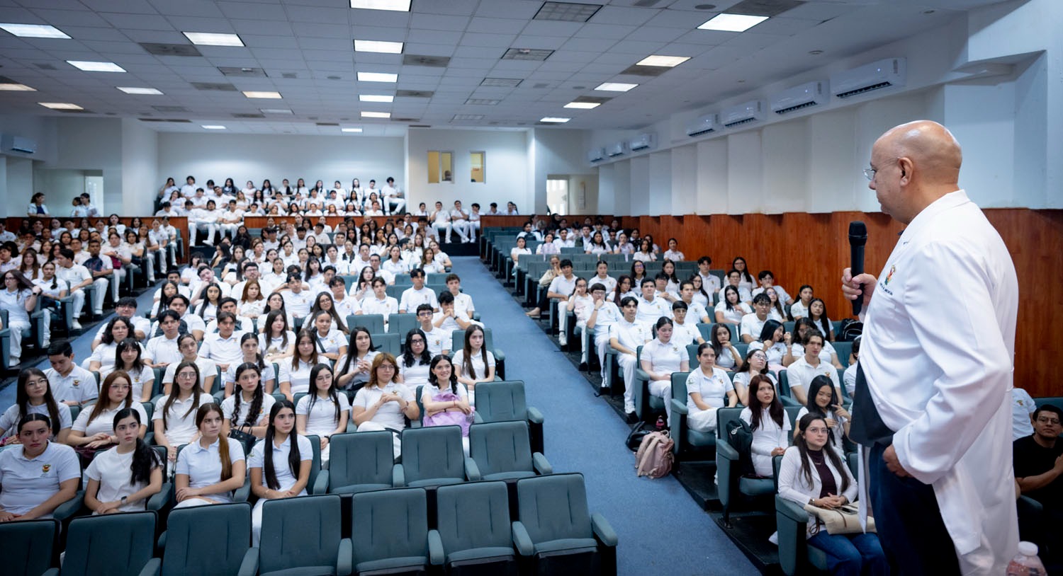 Imparte la UAS la conferencia "Promoción de la Salud Mental" a estudiantes de nuevo ingreso de Medicina, para el cuidado emocional y la prevención del burnout