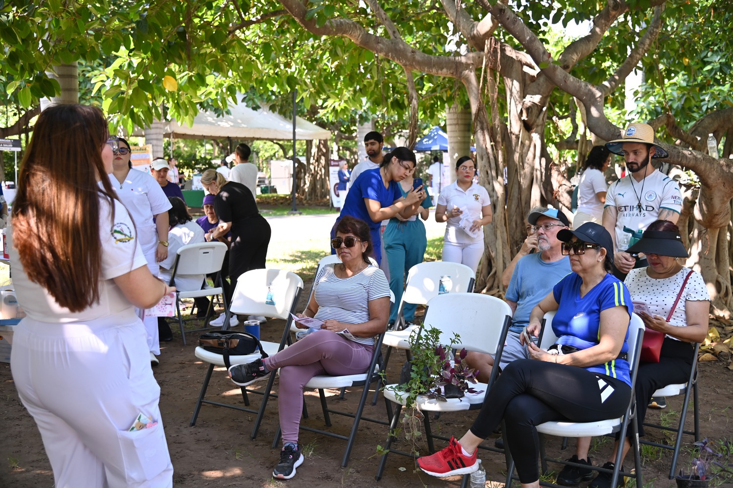 Une esfuerzos la Facultad de Medicina de la UAS con el Sector Salud para atender a adultos mayores y promover su bienestar en jornada integral