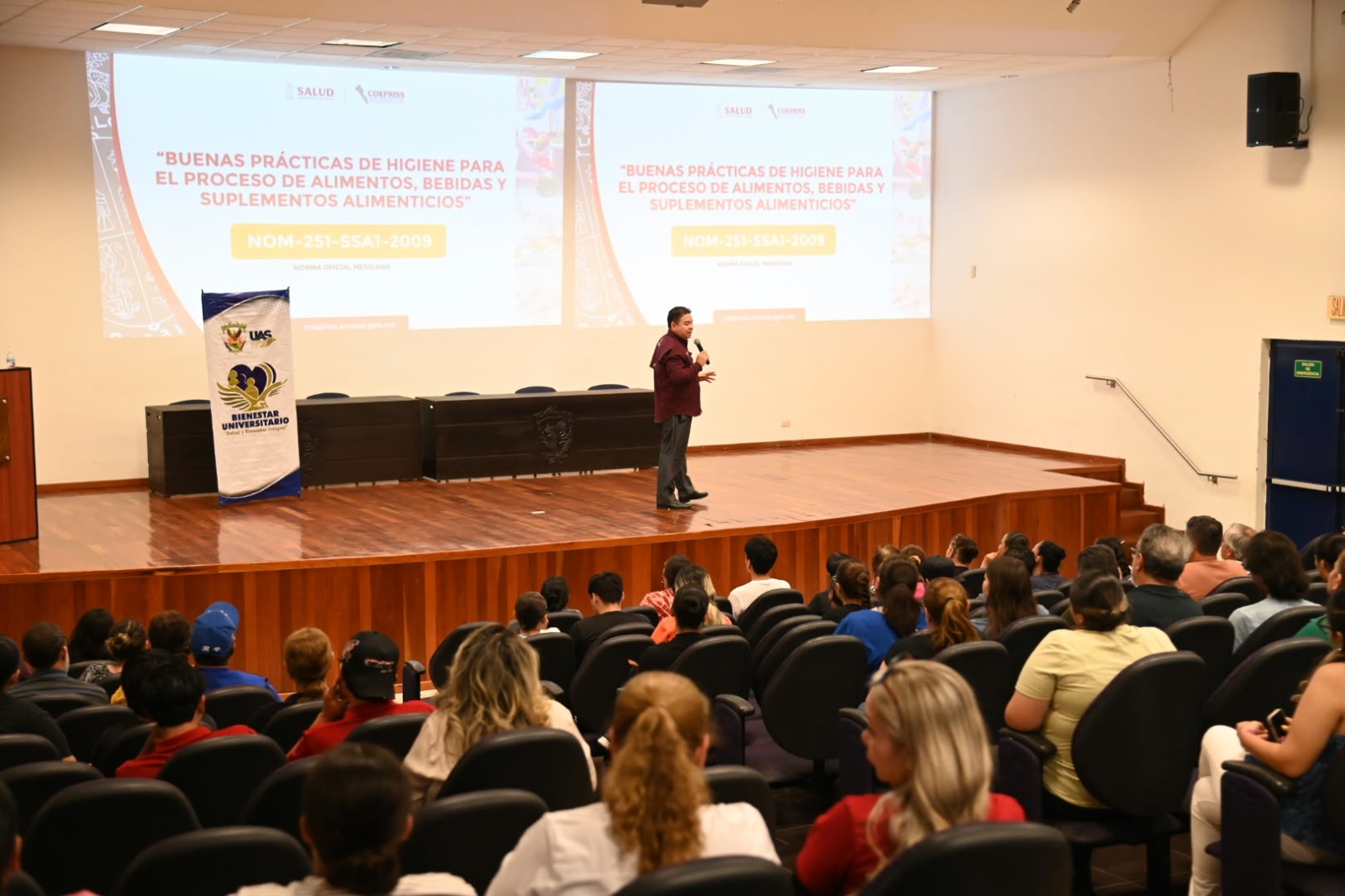 ¡Por una comunidad más sana! Bienestar Universitario y la COEPRISS capacitan a responsables de espacios de consumo escolar en higiene alimentaria!