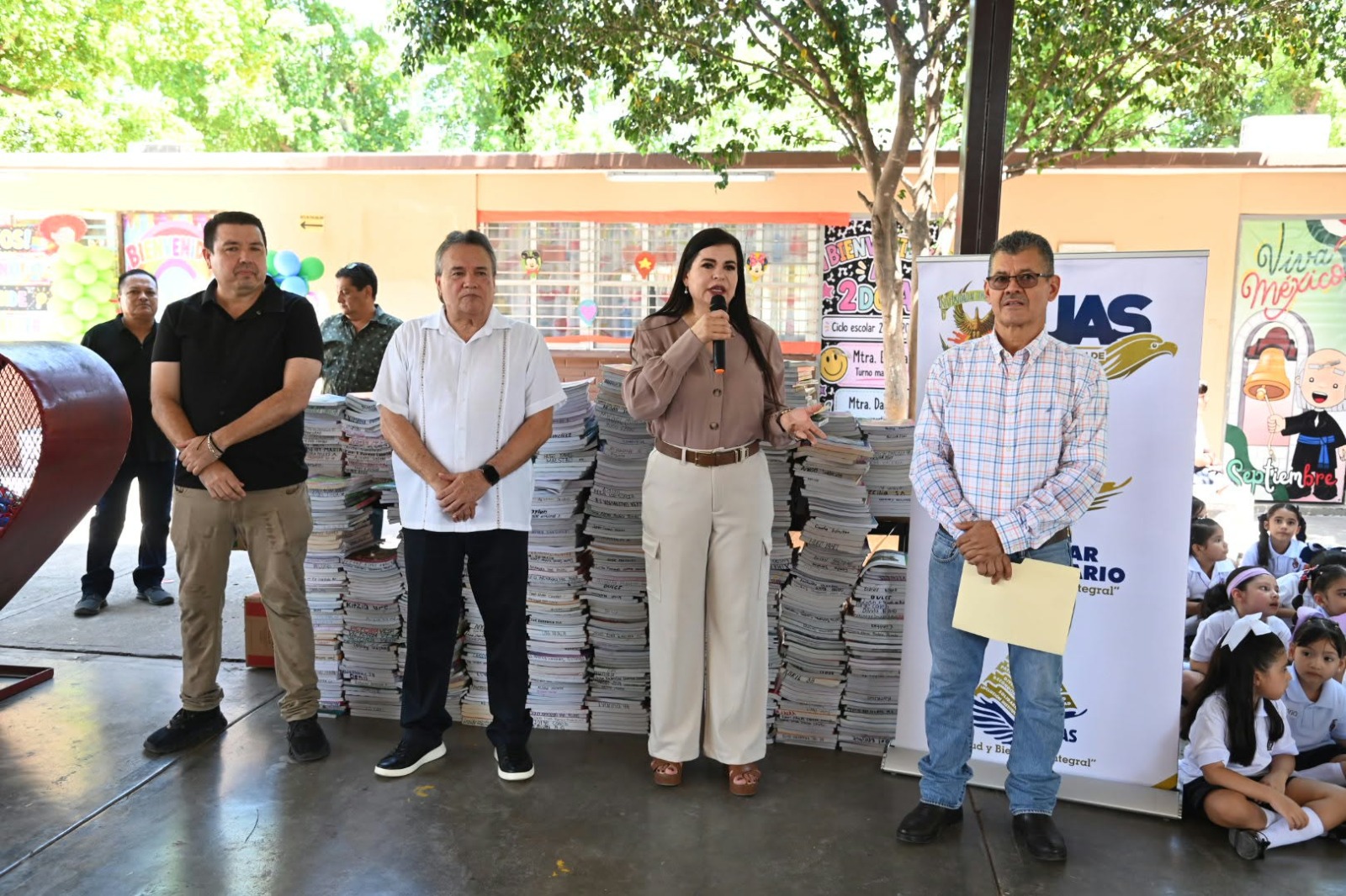 Se suma la comunidad de la Primaria Abraham Heredia Trasviña a las acciones ambientales de Bienestar Universitario, mediante la donación de materiales para reciclaje