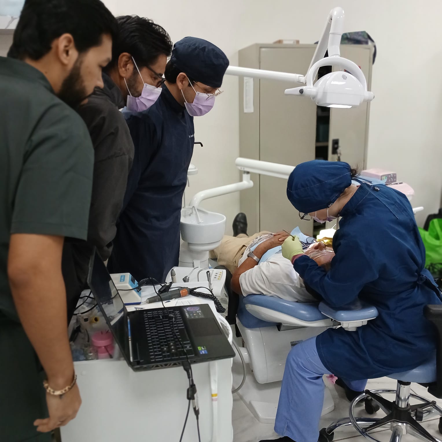 Estudiantes de la Facultad de Odontología de la UAS conquistan el primer y segundo lugar en Encuentro Internacional de Cuerpos Académicos y Grupos de Investigación