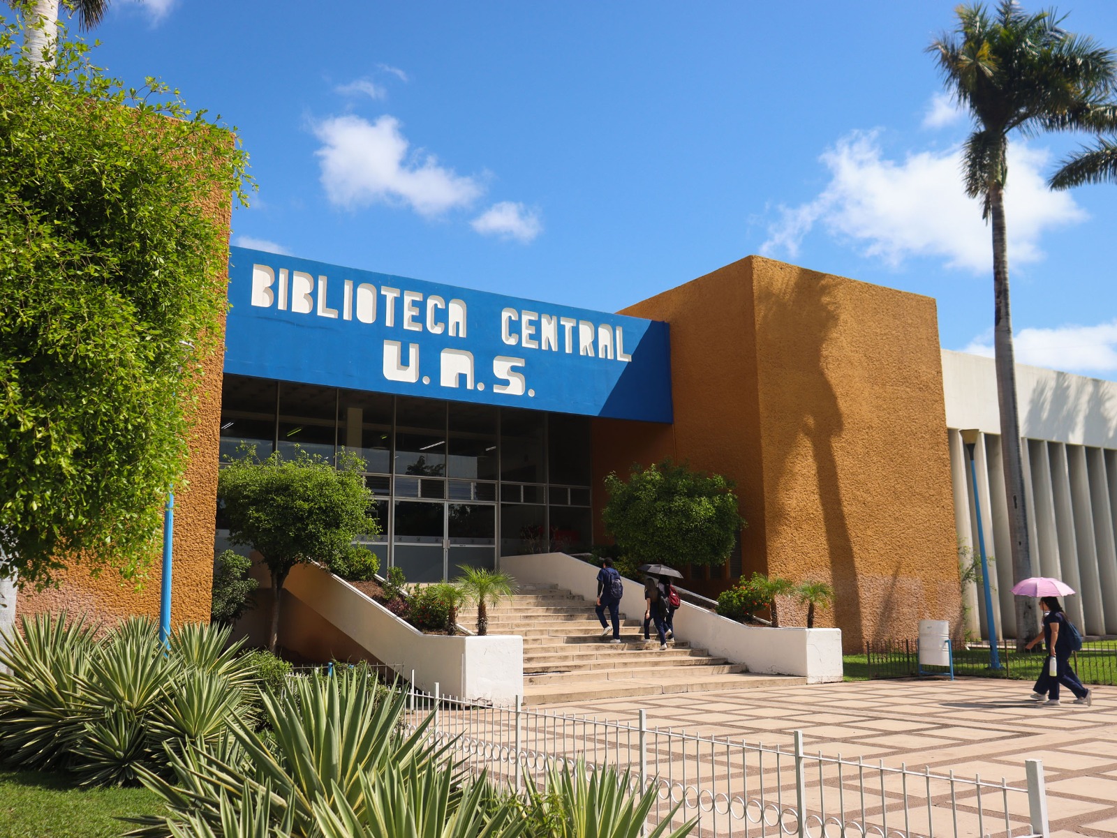Con capacitación, intercambio académico y nuevos acervos, la Biblioteca Central “Lic. Eustaquio Buelna Pérez” inicia la celebración de sus 39 años