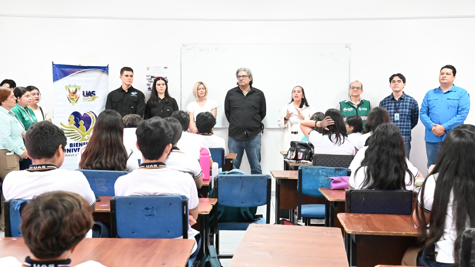 “Sanamente” lleva a estudiantes de la Preparatoria Hnos. Flores Magón herramientas para comprender sus emociones, afrontar cambios y fortalecer su bienestar integral