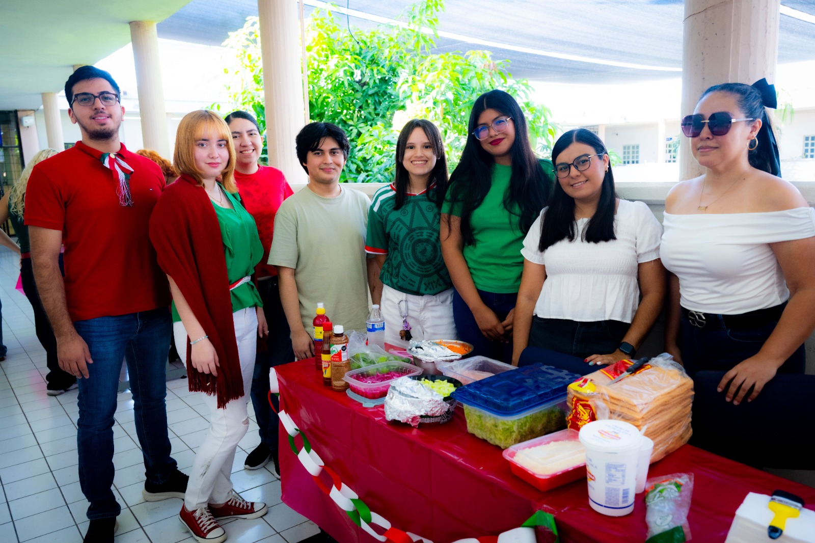Entre tradición, folclor y aprendizaje del inglés, la UAS celebra el “Mexican Day” para fortalecer la identidad cultural de sus estudiantes