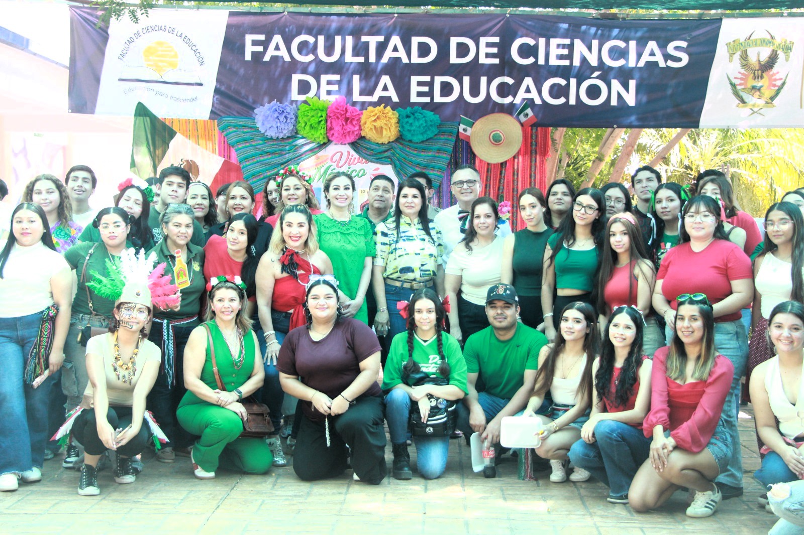 Entre sabores, tradiciones y orgullo patrio, la Facultad de Ciencias de la Educación de la UAS celebra las Fiestas Patrias con una muestra gastronómica