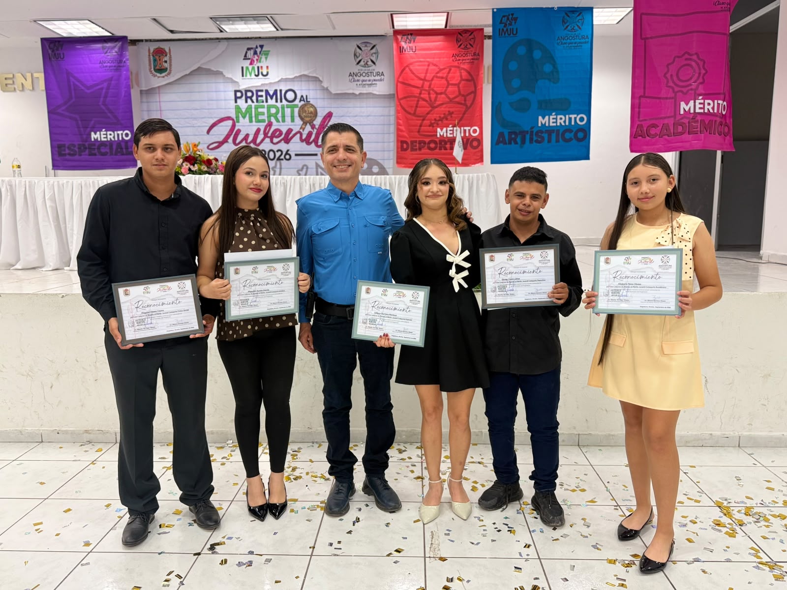 Reconocen a jóvenes destacados con el Premio Municipal de la Juventud Angosturense 2026