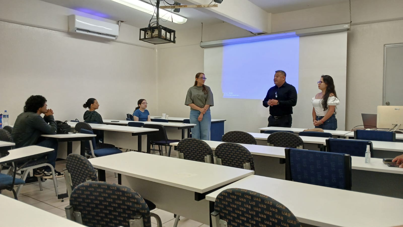 Impulsa la Facultad de Psicología de la UAS el desarrollo de competencias científicas y profesionales mediante taller de investigación para estudiantes de posgrado