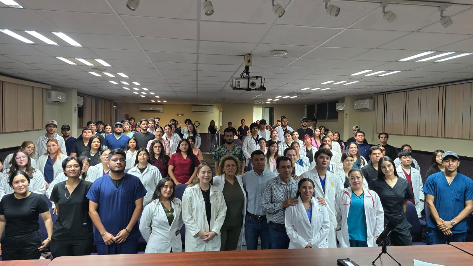 Ante el riesgo de una enfermedad mortal pero prevenible, la Facultad de Medicina Veterinaria de la UAS ofrece vacunación antirrábica permanente y gratuita