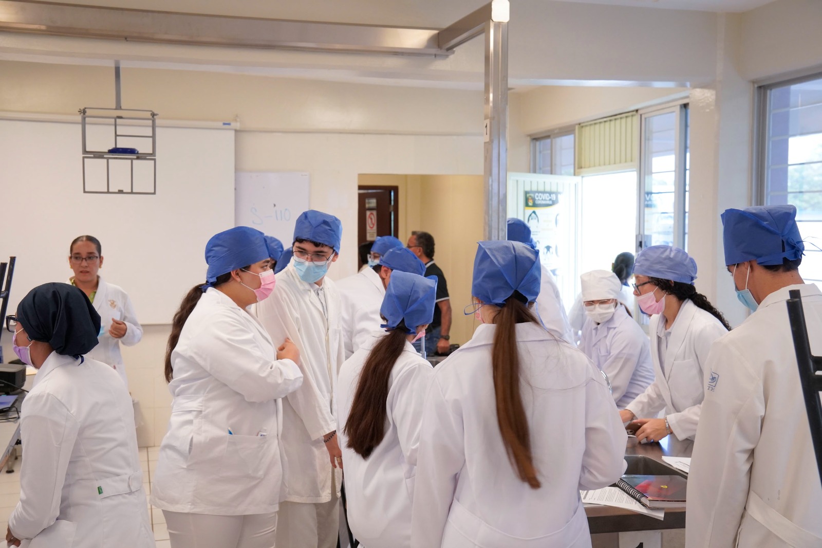 Impulsa la UAS la ciencia en jóvenes: la Facultad de Odontología consolida el semillero de investigación CIOS FOUAS con 26 estudiantes